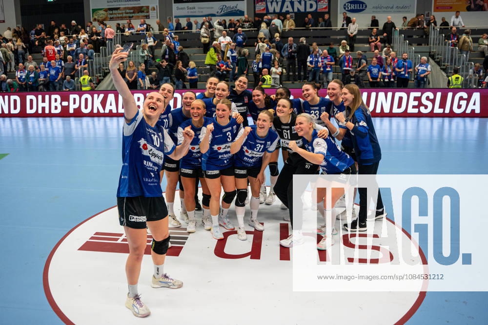 HSG Blomberg Lippe GER vs. HC Leipzig GER, Handball, Women s Handball Bundesliga 1, Matchday 6, 2026–2027 Season, Blomberg, October 14, 2026 The players celebrate after their victory over HC Leipzig (GER) at the Blomberg Synflex Arena on Ulmenallee, Germany