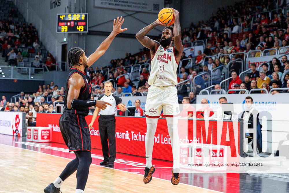 Jordan Wright, BMA365 Bamberg Baskets, 03; Howard Sant Roos, UCAM Murcia, 08; BMA365 Bamberg Baskets vs. UCAM Murcia, Basketball, Basketball Champions League, Matchday 3, October 14, 2026 BMA365 Bamberg Baskets vs. UCAM Murcia, Basketball, Basketball Champions League, Matchday 3, October 14, 2026 Bamberg