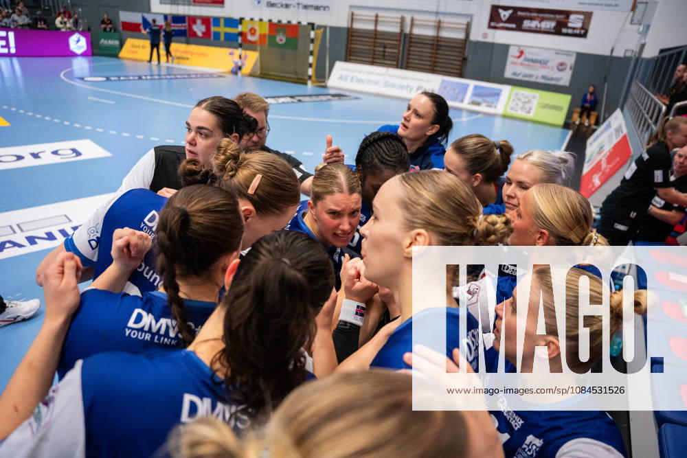 HSG Blomberg Lippe GER vs. HC Leipzig GER, Handball, Women s Handball Bundesliga 1, Matchday 6, 2026–2027 Season, Blomberg, October 14, 2026 The players of HSG Blomberg Lippe GER before the game Spotlight on Laura Rueffieux of HSG Blomberg Lippe, 03 Blomberg Synflex Arena on Ulmenallee, Germany
