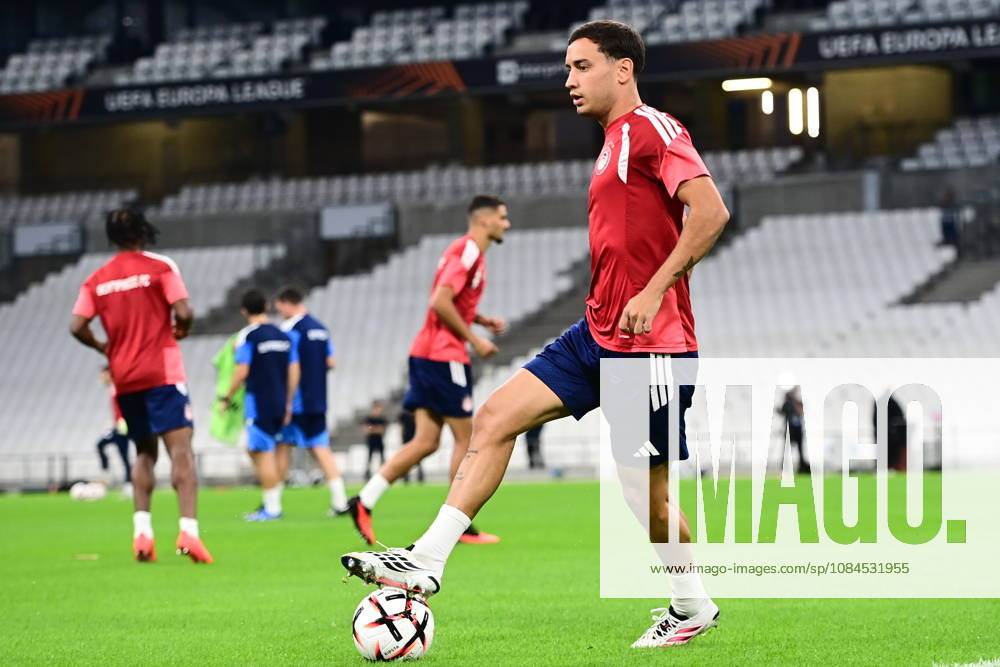 UEFA Europa League - Marseille vs Olympiacos - Imanol Alguacil coach of Olympiacos and his players attend a pre game training session ahead of the UEFA Europa League phase Matchday 2 soccer match between Marseille vs Olympiacos in Stade Velodrome, Marseille, France, on 14 October 2026. IMAGO ONE INCH PRODUCTIONS MARSEILLE FRANCE