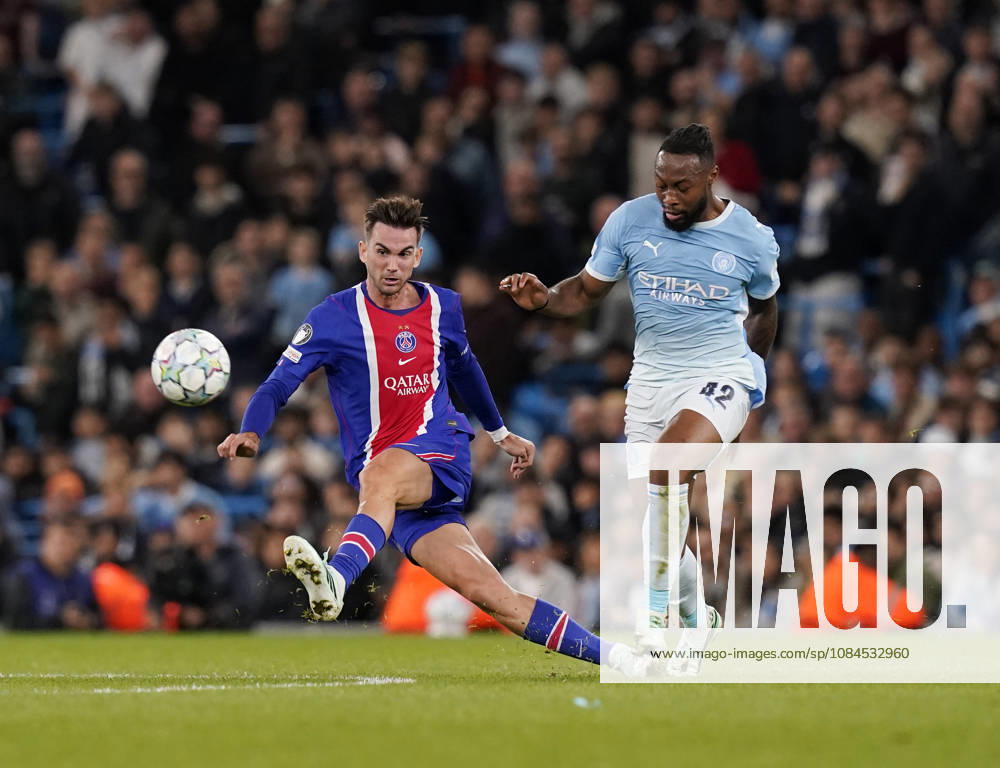 Manchester, England, 14th October 2026. Fabian Ruiz of Paris Saint-Germain and Antoine Semenyo of Manchester City during the Manchester City vs Paris Saint Germain UEFA Champions League match at the Etihad Stadium, Manchester. Picture credit should read: Andrew Yates Sportimage . SPI_039_AY_Man_City_PSG SPI-5069-0038
