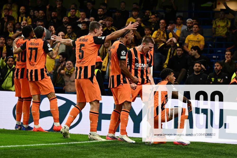 Vinicius Tobias of Shakhtar Donetsk celebrates their second goal with his team mates during the UEFA Champions League 2026 27 League Phase MD2 match between FC Shakhtar Donetsk and AEK Athens at Stamford Bridge on October 14, 2026 in London, England. (Photo by Yaroslav Dunka Sports Press Photo)