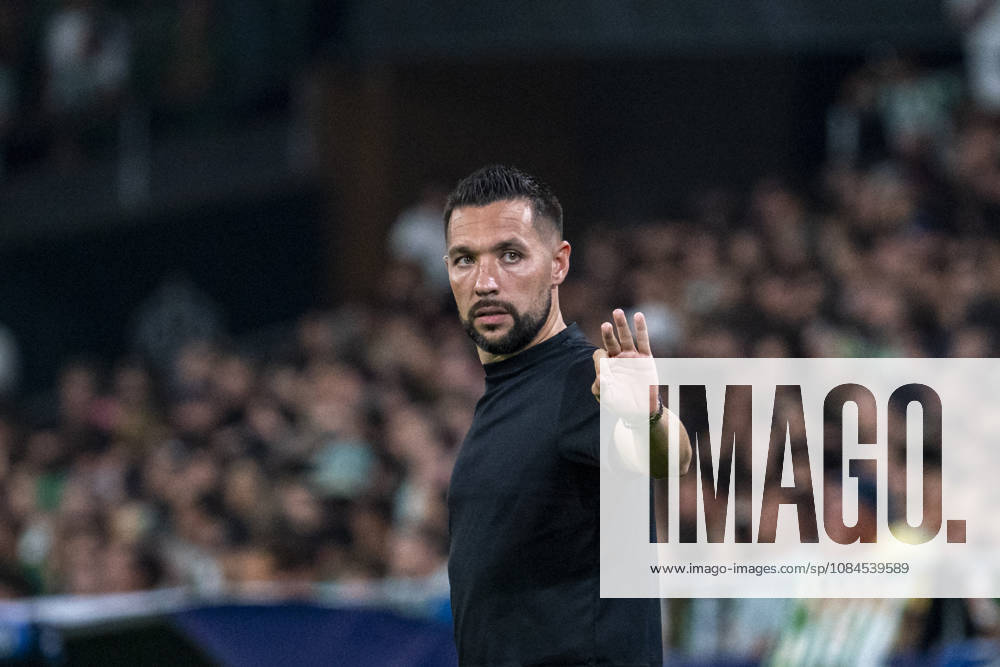 FC Porto head coach, Francesco Farioli, during the UEFA Champions League match between Betis and FC Porto at La Cartuja Stadium on the 14th of October, 2026 in Sevilla, Spain