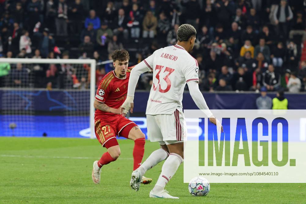 Linz, AUT, On the Road in Upper Austria, LASK, Linzer ASK, Liverpool FC, UEFA Champions League, Matchday 2, Upper Austria Arena, Raiffeisen Arena, Linz, Austria, Pictured: Christoph Lang, LASK, Ronald Araujo, Ronald Araujo, Liverpool FC,