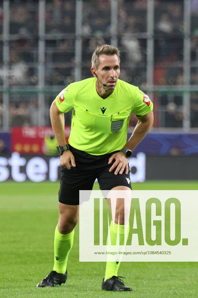 Linz, AUT, On the Road in Upper Austria, LASK, Linzer ASK, Liverpool FC, UEFA Champions League, Matchday 2, Upper Austria Arena, Raiffeisen Arena, Linz, Austria, pictured: Tobias Stieler, referee, UEFA, FIFA,