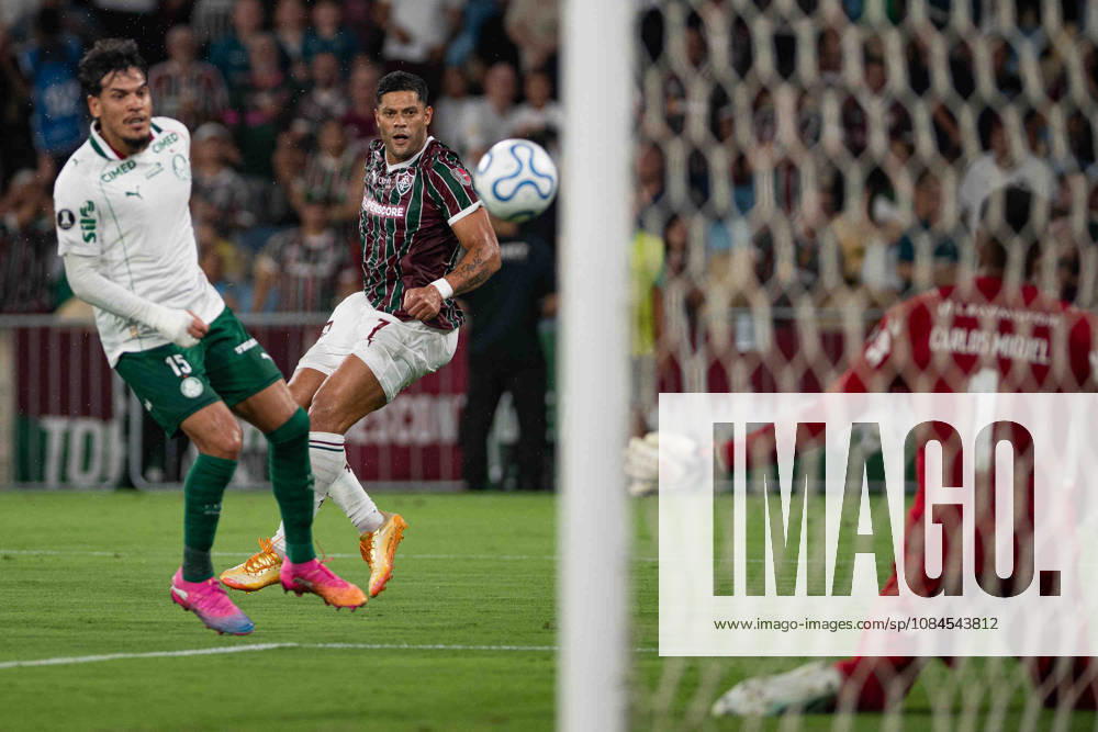 Hulk of Fluminense kicks the ball during a Copa CONMEBOL Libertadores semi-final first leg match between Fluminense and Palmeiras at Maracana Stadium on October 14, 2026 in Rio de Janeiro, Brazil (Photo by Riquelve Nata Sports Press Photo SPP)
