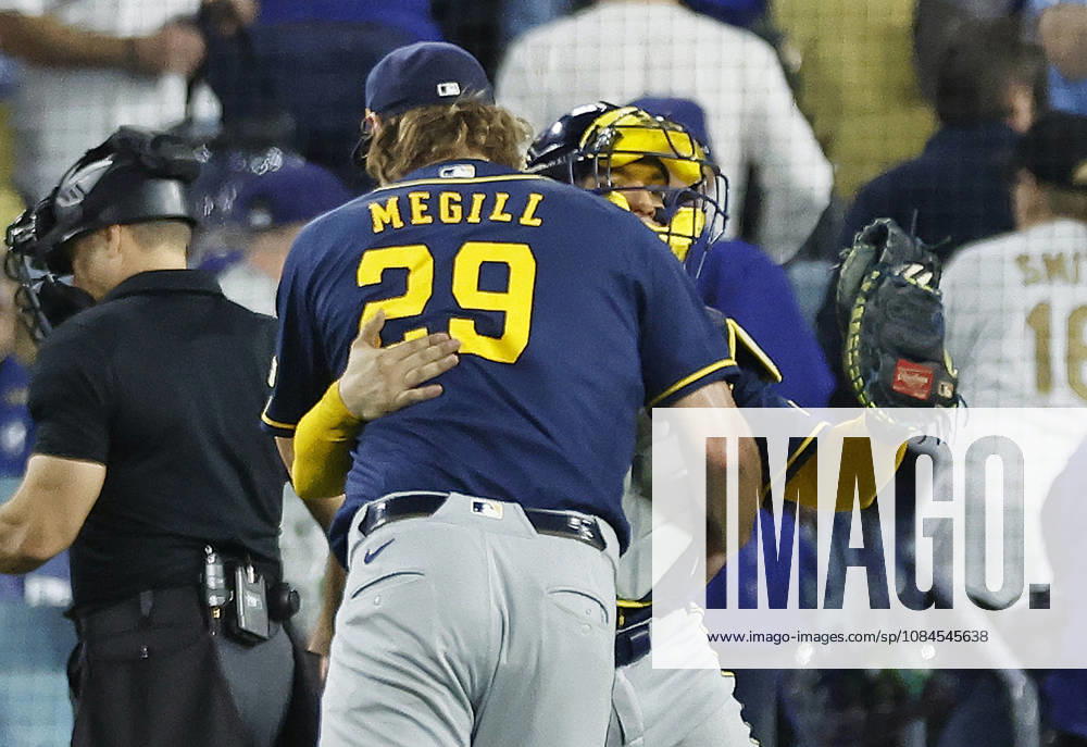 Milwaukee Brewers pitcher Trevor Megill (29) celebrates with catcher William Contreras (24) after the Brewers defeated the Los Angeles Dodgers 6-2 in game three of the MLB, Baseball Herren, USA National League Championship Series playoffs at Dodger Stadium in Los Angeles, California, on Wednesday, October 14, 2026. The Brewers have a 3-0 lead in the best-of-seven series. LAP20261014745 CAROLINExBREHMAN