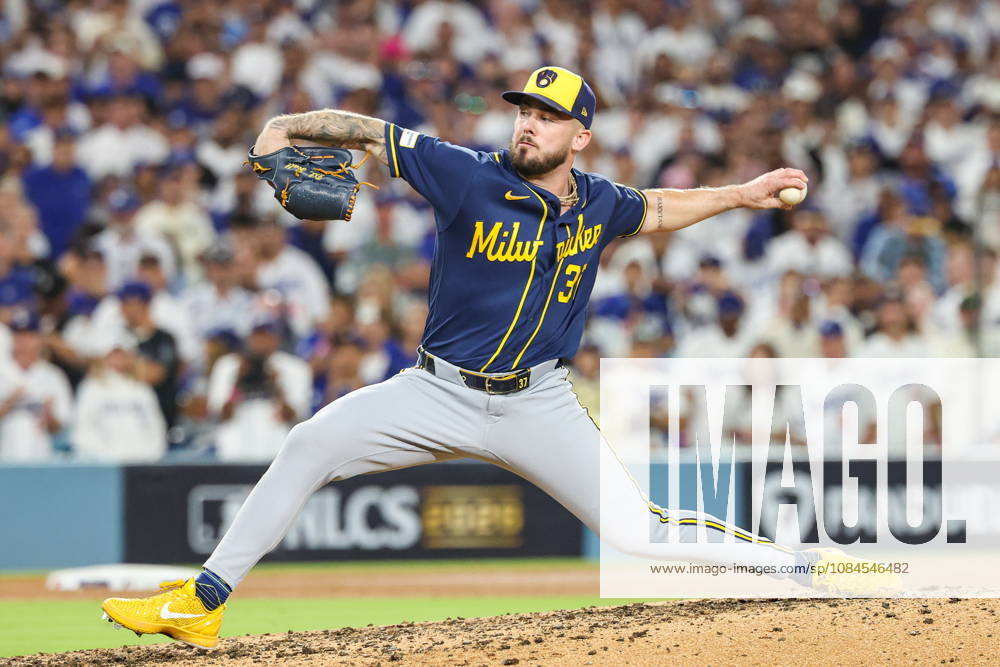 MLB, Baseball Herren, USA NLCS Game 3 - Los Angeles Dodgers vs Milwaukee Brewers Brewers pitcher DL Hall (37) throws a pitch in the sixth inning of game 3 of the National League Championship Series between the Los Angeles Dodgers and the Milwaukee Brewers at Uniqlo Field in Dodger Stadium in Los Angeles, California, USA, 14 October 2026. LOS ANGELES CALIFORNIA United States