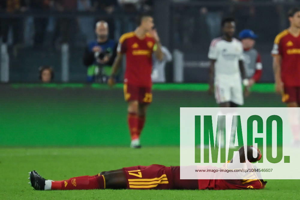 2026,Roma-Real Madrid Manu Kone of Roma leaves the field after injury during the Champions League match Championship phase Matchday 2 Roma-Real Madrid at the Stadio Olimpico. Rome (Italy), October 14, 2026Imago-Images Emmefoto