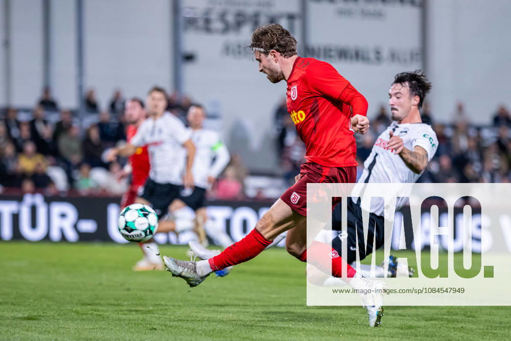 L R David Philipp (SSV Jahn Regensburg, 08) in a tackle with Noah Koenig (SC Verl, 22) GER, SC Verl vs. SSV Jahn Regensburg, Soccer, 3rd Division, Matchday 9, 2026–2027 season, October 14, 2026 DFL regulations prohibit any use of photographers’ images as image sequences and or quasi-video GER, SC Verl vs. SSV Jahn Regensburg, Soccer, 3rd League, Matchday 9, 2026–2027 season, October 14, 2026, Verl