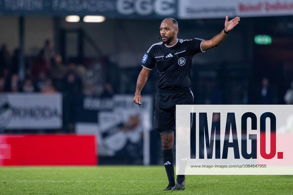 Jonah Besong, Referee (GER), SC Verl vs. SSV Jahn Regensburg, Soccer, 3rd Division, Matchday 9, 2026–2027 Season, October 14, 2026 DFL regulations prohibit any use of photographs as image sequences and or quasi-video GER, SC Verl vs. SSV Jahn Regensburg, Soccer, 3rd Division, Matchday 9, 2026–2027 season, October 14, 2026, Verl