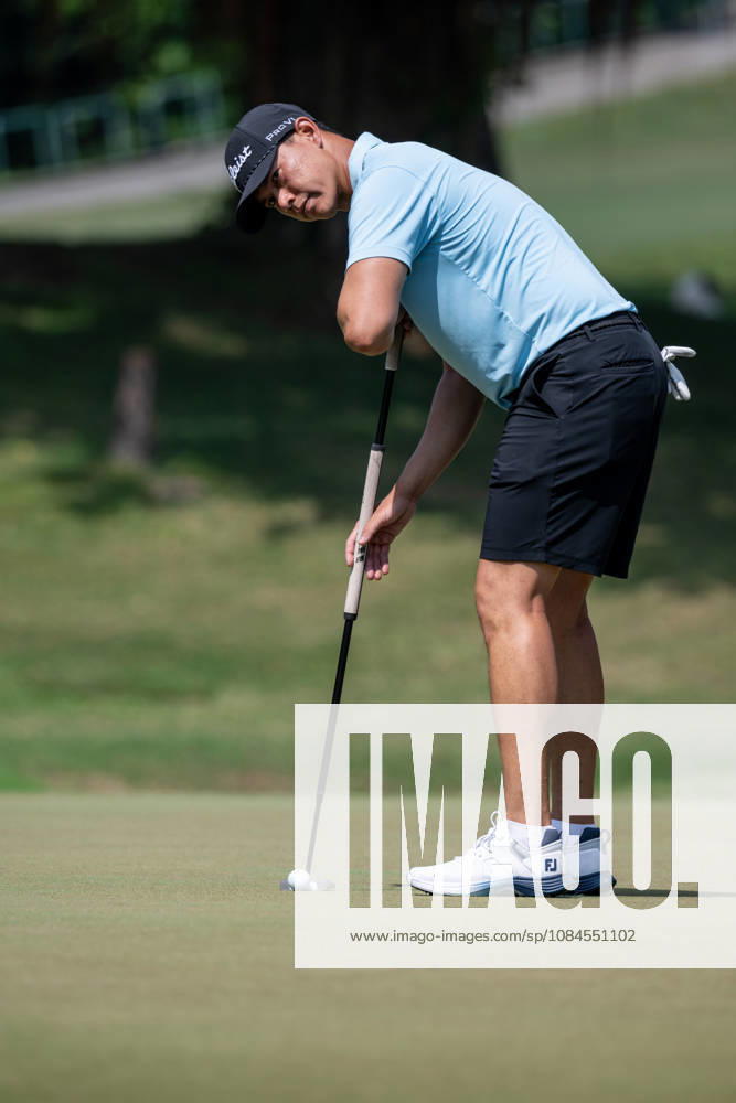 Hong Kongâ€⠢s Matthew CHEUNG on the 9th green for their round.Opening Round in the Macao Open Golf at Macau Golf & Country Club. Coloane China - ZUMAr144 20261015_zap_r144_160