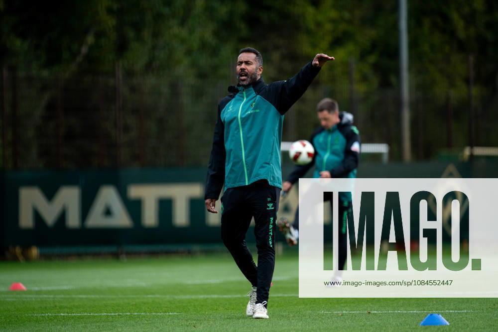 GER, Soccer, Men s, 1. Bundesliga, 2026–2027 Season, Practice, SV Werder Bremen, Daniel Thioune, Werder Bremen, Coach gesturing, Bremen Training Facility, Weserstadion, Bremen, Germany