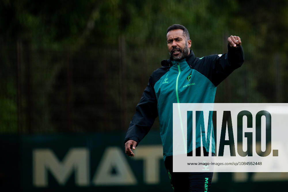 GER, Soccer, Men s, 1. Bundesliga, 2026–2027 Season, Practice, SV Werder Bremen, Daniel Thioune, Werder Bremen, Coach gesturing, Bremen Training Facility, Weserstadion, Bremen, Germany