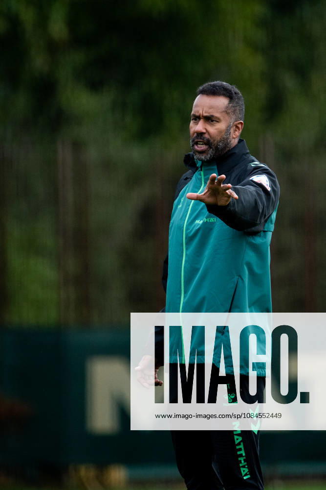 GER, Soccer, Men s, 1. Bundesliga, 2026–2027 Season, Practice, SV Werder Bremen, Daniel Thioune, Werder Bremen, Coach gesturing, Bremen Training Facility, Weserstadion, Bremen, Germany
