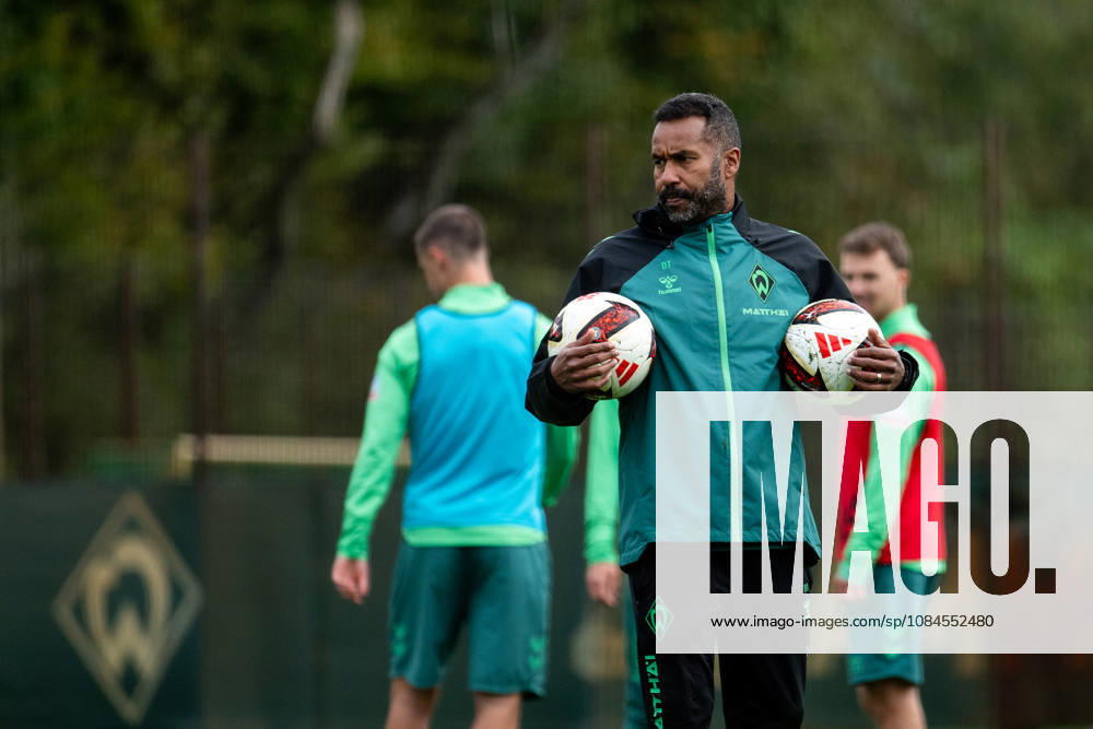 GER, Soccer, Men s, 1. Bundesliga, 2026–2027 Season, Practice, SV Werder Bremen, Daniel Thioune, Werder Bremen, Coach with balls, Bremen Training Facility, Weserstadion, Bremen, Germany
