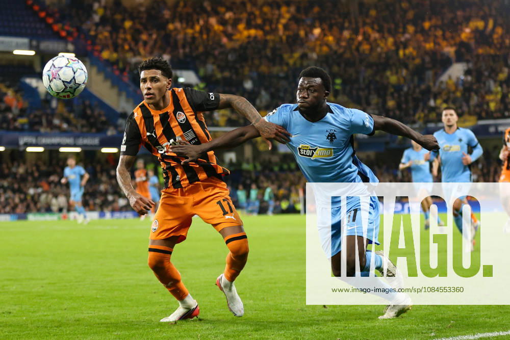 Vinicius Tobias of Shakhtar Donetsk receives pressure from Aboubakary Koita of AEK Athens during the UEFA Champions League 2026 27 League Phase MD2 match between FC Shakhtar Donetsk and AEK Athens at Stamford Bridge on October 14, 2026 in London, England.