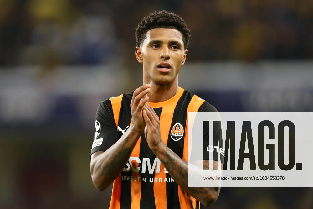 Vinicius Tobias of Shakhtar Donetsk applauds the fans during the UEFA Champions League 2026 27 League Phase MD2 match between FC Shakhtar Donetsk and AEK Athens at Stamford Bridge on October 14, 2026 in London, England.