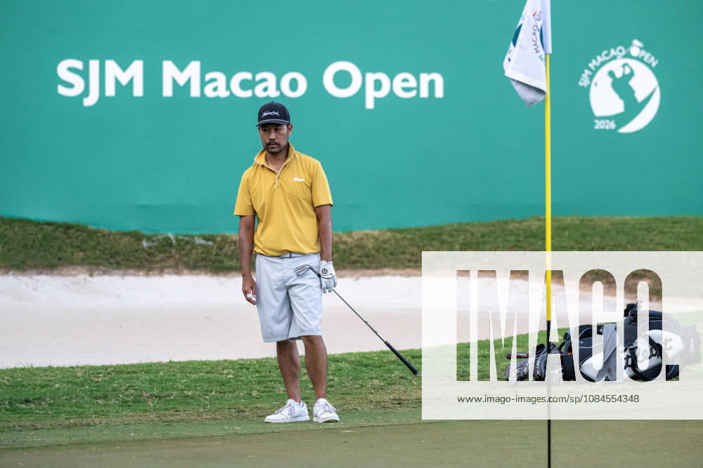 USAs Kevin NA on the 18th Grren.Opening Round in the Macao Open Golf at Macau Golf & Country Club. Coloane China - ZUMAr144 20261015_zap_r144_193
