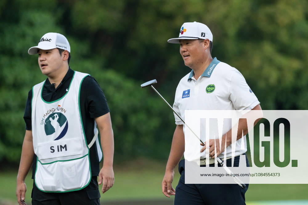 Koreaâ€⠢s, Sungjae IM, makes his round equal 1st with -6 par on the 18th hole..Opening Round in the Macao Open Golf at Macau Golf & Country Club. Coloane China - ZUMAr144 20261015_zap_r144_195