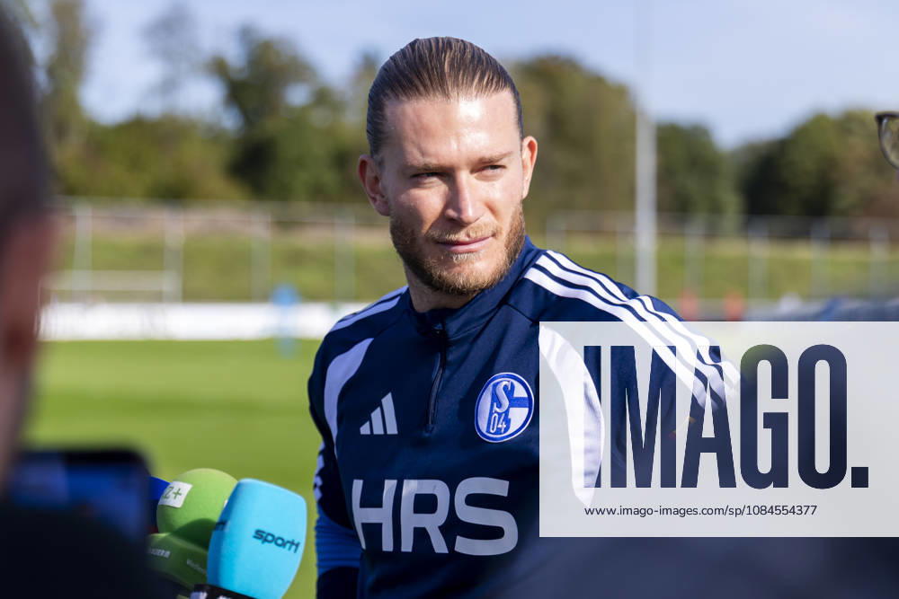 Soccer, FC Schalke 04 Training Session, Media Round with Goalkeeper Loris Karius, FC Schalke 04, Gelsenkirchen, FC Schalke 04 Training Facility, North Rhine-Westphalia, Germany, xRHR, PHOTO YYx