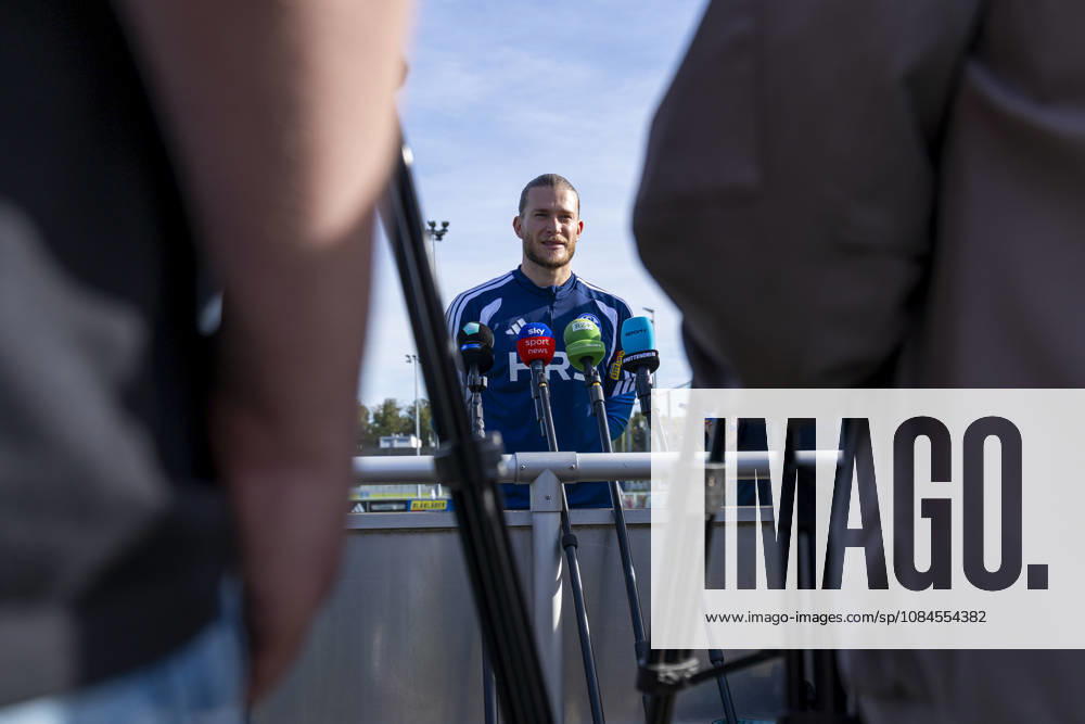Soccer, FC Schalke 04 Training Session, Media Round with Goalkeeper Loris Karius, FC Schalke 04, Gelsenkirchen, FC Schalke 04 Training Facility, North Rhine-Westphalia, Germany, xRHR, PHOTO YYx