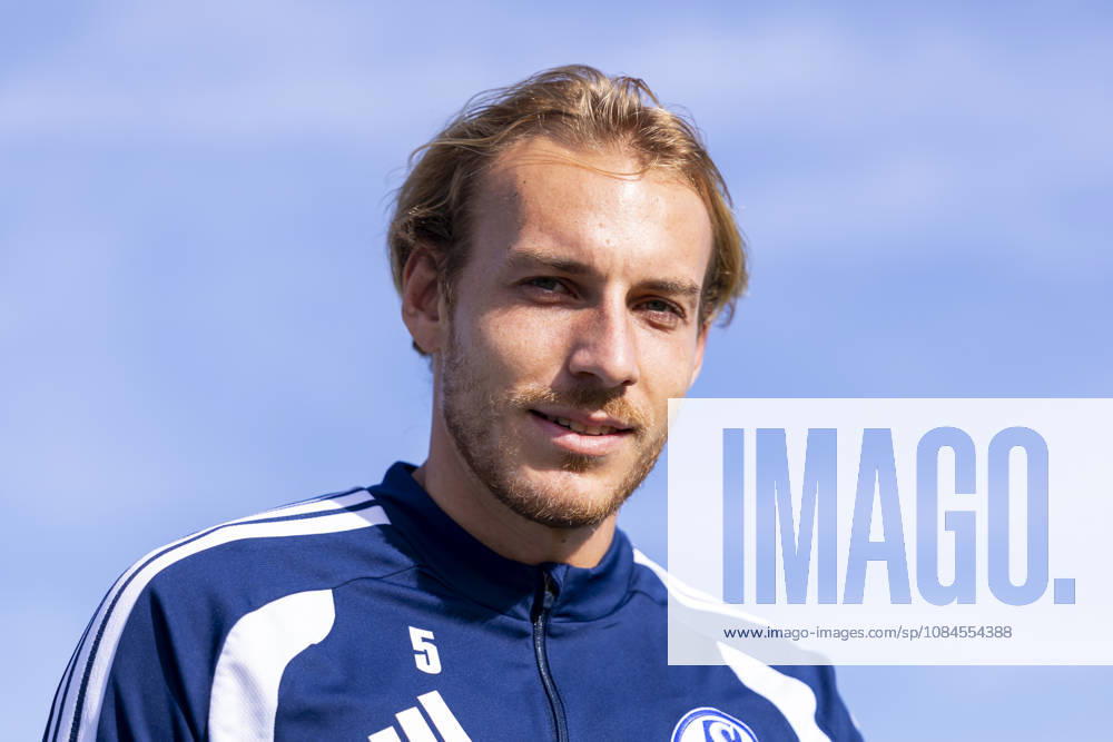Soccer, FC Schalke 04 practice Timo Becker FC Schalke 04 Gelsenkirchen FC Schalke 04 training facility NRW Germany xRHR PHOTO YYx