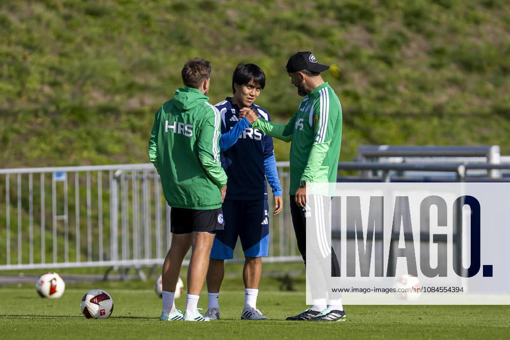 Soccer, FC Schalke 04 practice featuring Satoshi Tanaka, FC Schalke 04, Coach Miron Muslic, FC Schalke 04, Gelsenkirchen, FC Schalke 04 training facility, North Rhine-Westphalia, Germany, xRHR, PHOTO YYx