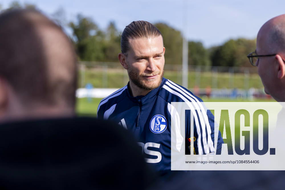 Soccer, FC Schalke 04 Training Session, Media Round with Goalkeeper Loris Karius, FC Schalke 04, Gelsenkirchen, FC Schalke 04 Training Facility, North Rhine-Westphalia, Germany, xRHR, PHOTO YYx