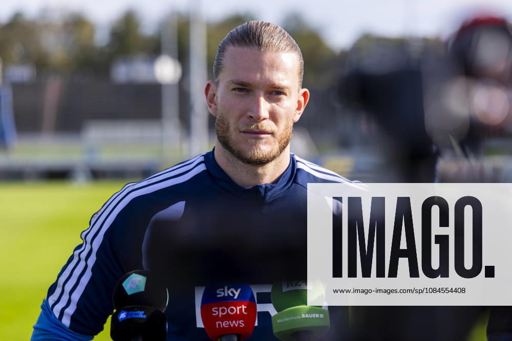 Soccer, FC Schalke 04 Training Session, Media Round with Goalkeeper Loris Karius, FC Schalke 04, Gelsenkirchen, FC Schalke 04 Training Facility, North Rhine-Westphalia, Germany, xRHR, PHOTO YYx