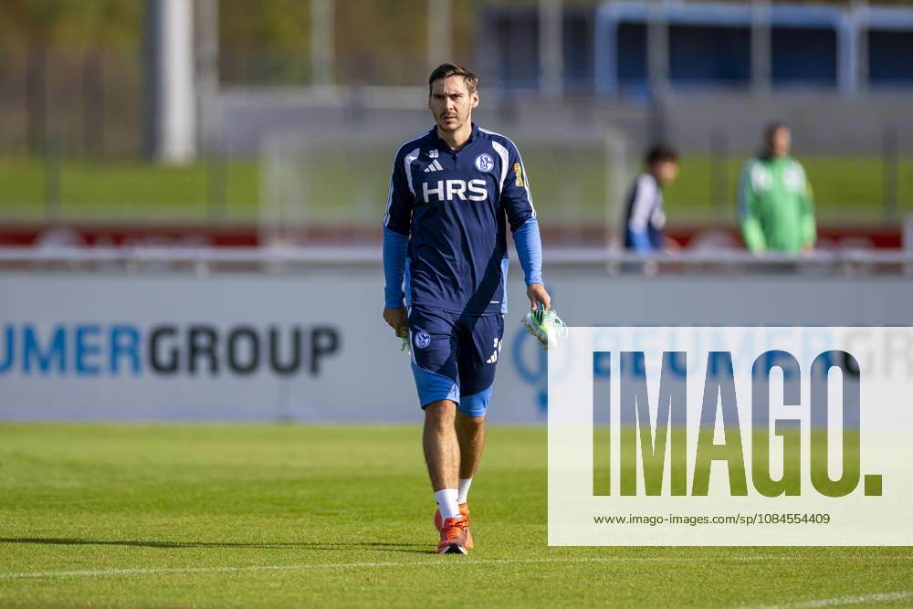 Soccer, FC Schalke 04 practice Maximilian Wöber FC Schalke 04 Gelsenkirchen FC Schalke 04 training facility NRW Germany xRHR PHOTO YYx