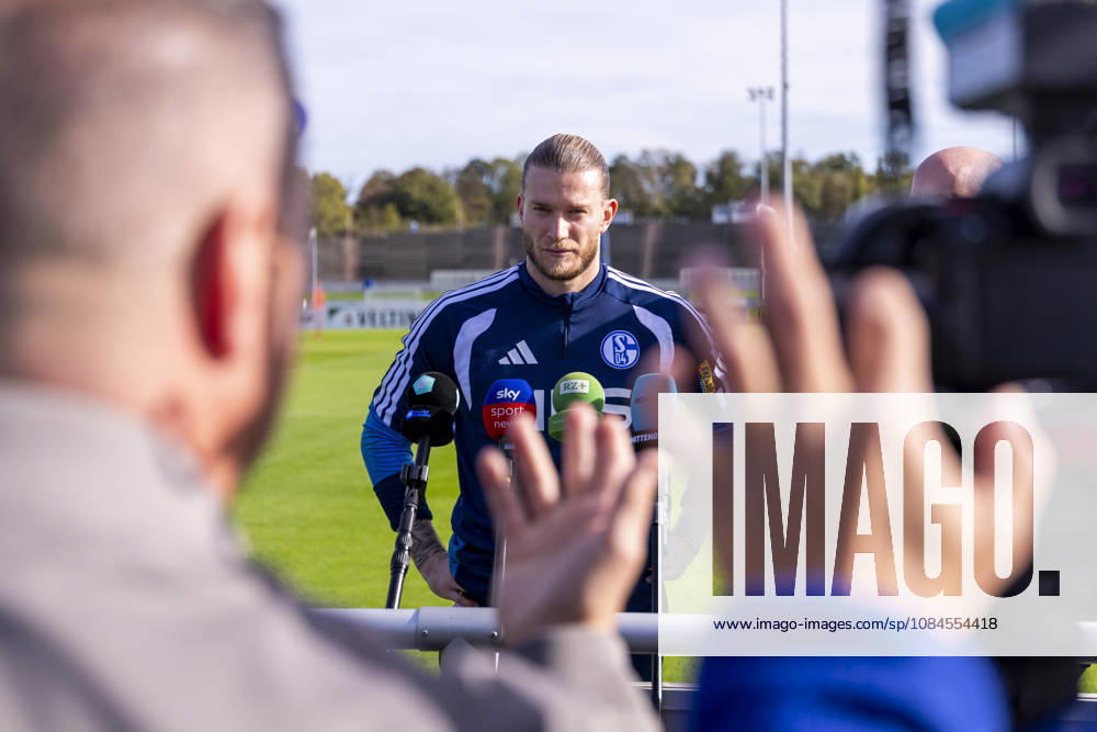 Soccer, FC Schalke 04 Training Session, Media Round with Goalkeeper Loris Karius, FC Schalke 04, Gelsenkirchen, FC Schalke 04 Training Facility, North Rhine-Westphalia, Germany, xRHR, PHOTO YYx