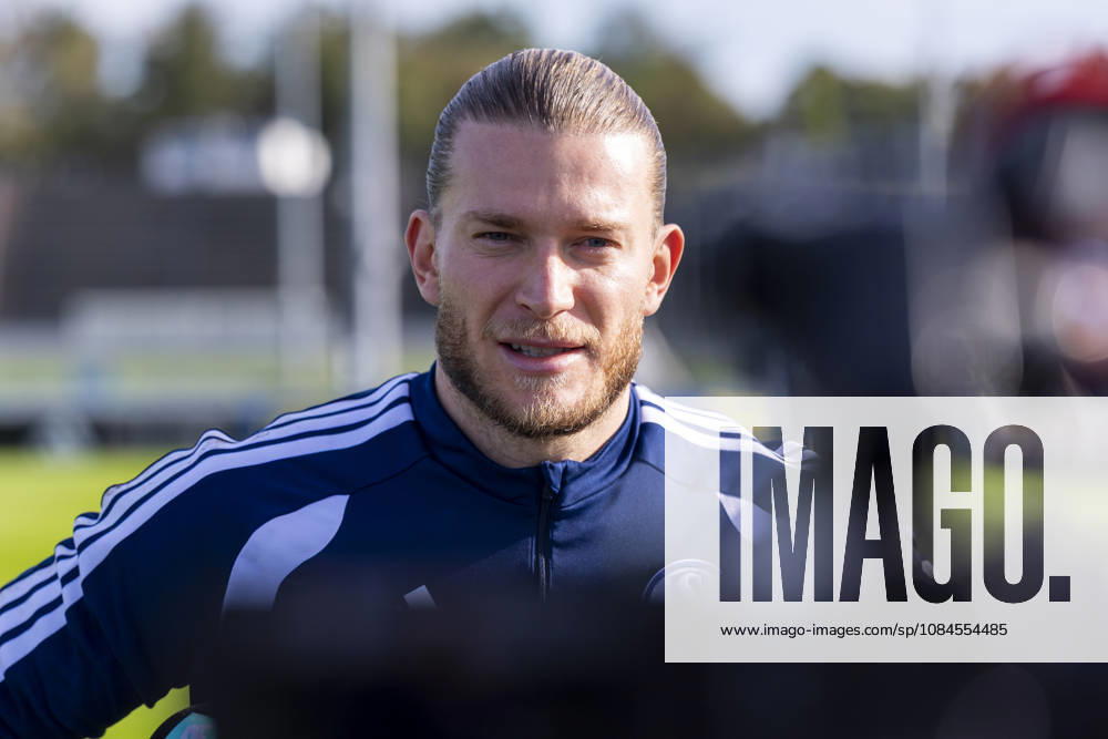 Soccer, FC Schalke 04 Training Session, Media Round with Goalkeeper Loris Karius, FC Schalke 04, Gelsenkirchen, FC Schalke 04 Training Facility, North Rhine-Westphalia, Germany, xRHR, PHOTO YYx