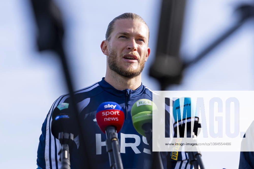 Soccer, FC Schalke 04 Training Session, Media Round with Goalkeeper Loris Karius, FC Schalke 04, Gelsenkirchen, FC Schalke 04 Training Facility, North Rhine-Westphalia, Germany, xRHR, PHOTO YYx