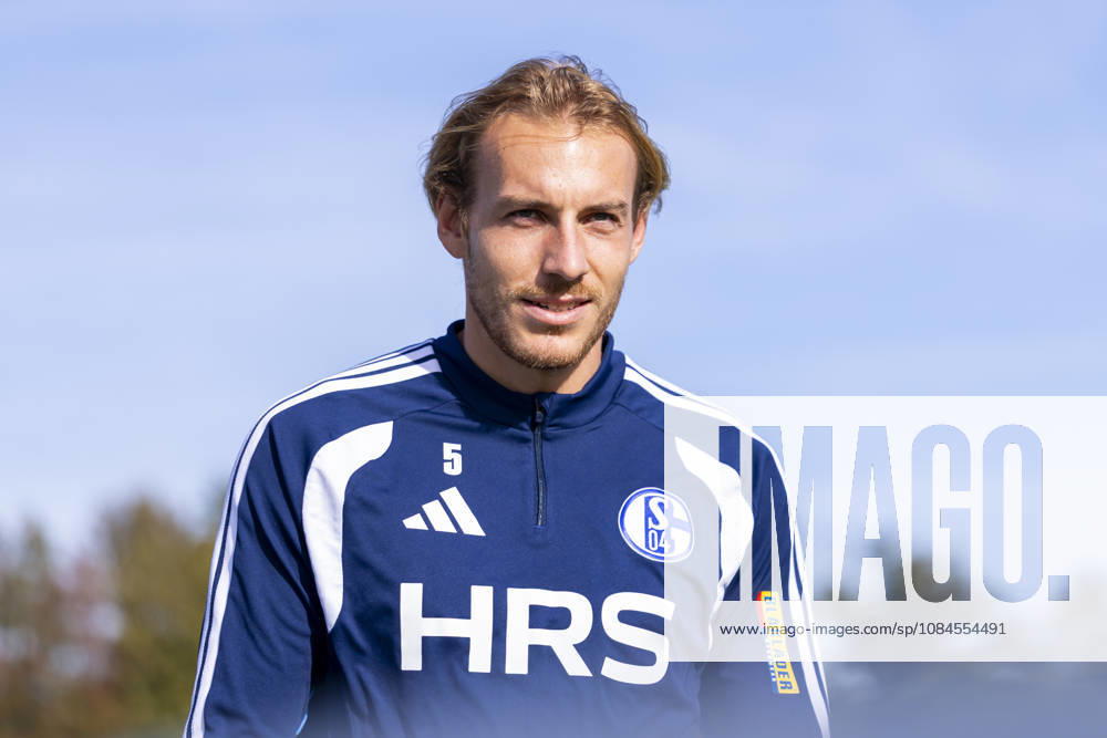 Soccer, FC Schalke 04 practice Timo Becker FC Schalke 04 Gelsenkirchen FC Schalke 04 training facility NRW Germany xRHR PHOTO YYx