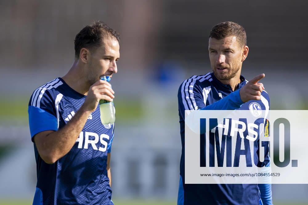Soccer, FC Schalke 04 Training: Nikola Katic (FC Schalke 04), Edin Dzeko (FC Schalke 04), Gelsenkirchen, FC Schalke 04 Training Facility, North Rhine-Westphalia, Germany, xRHR PHOTO YYx