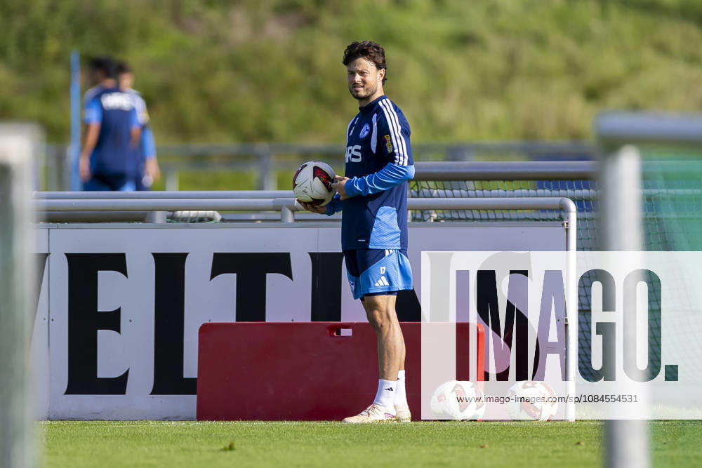 Soccer, FC Schalke 04 practice Adrian Gantenbein FC Schalke 04 Gelsenkirchen FC Schalke 04 training facility NRW Germany xRHR PHOTO YYx