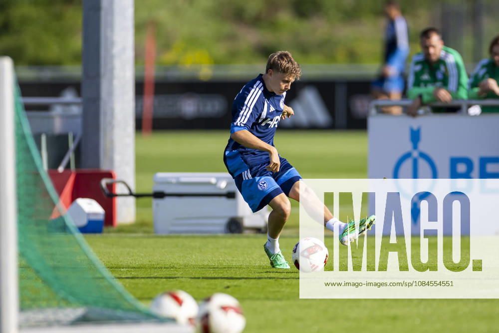 Soccer, FC Schalke 04 practice Luca Vozar FC Schalke 04 Gelsenkirchen FC Schalke 04 training facility NRW Germany xRHR PHOTO YYx