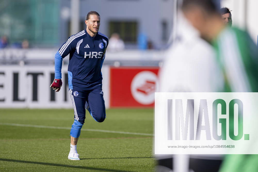 Soccer, FC Schalke 04 goalkeeper Loris Karius in training at the FC Schalke 04 training facility in Gelsenkirchen, North Rhine-Westphalia, Germany xRHR PHOTO YYx