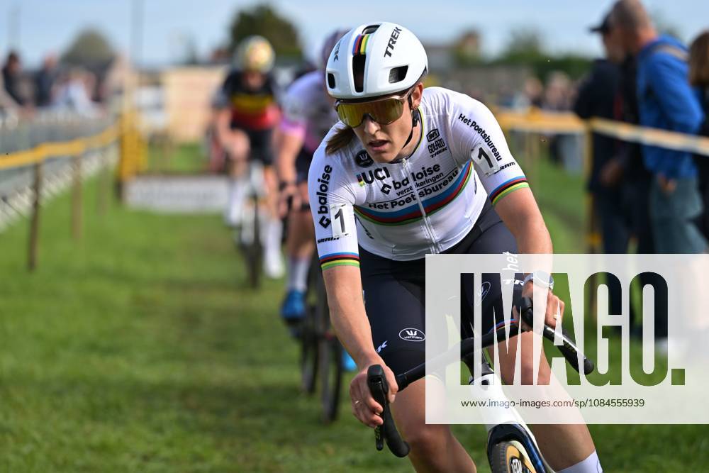 Netherlands Lucinda Brand pictured in action during the women elite race of the Kermiscross cyclocross cycling event, on Thursday 15 October 2026, in Ardooie. DAVIDxPINTENS x189889715x