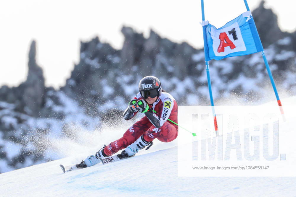 ALPINE SKIING - Ski Austria, training SOELDEN,AUSTRIA,15.OCT.26 - ALPINE SKIING - Ski Austria, giant slalom, training and qualification. Image shows Stephanie Brunner (AUT). GEPAxpictures xMathiasxMandl