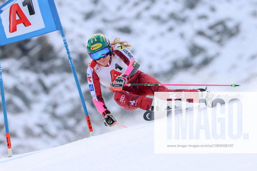 ALPINE SKIING - Ski Austria, training SOELDEN,AUSTRIA,15.OCT.26 - ALPINE SKIING - Ski Austria, giant slalom, training and qualification. Image shows Victoria Olivier (AUT). GEPAxpictures xMathiasxMandl