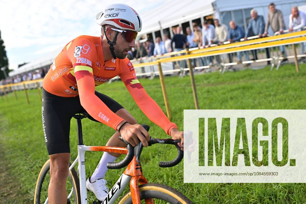 Spain s Felipe Orts pictured in action during the men elite race of the Kermiscross cyclocross cycling event, on Thursday 15 October 2026, in Ardooie. DAVIDxPINTENS x189896162x