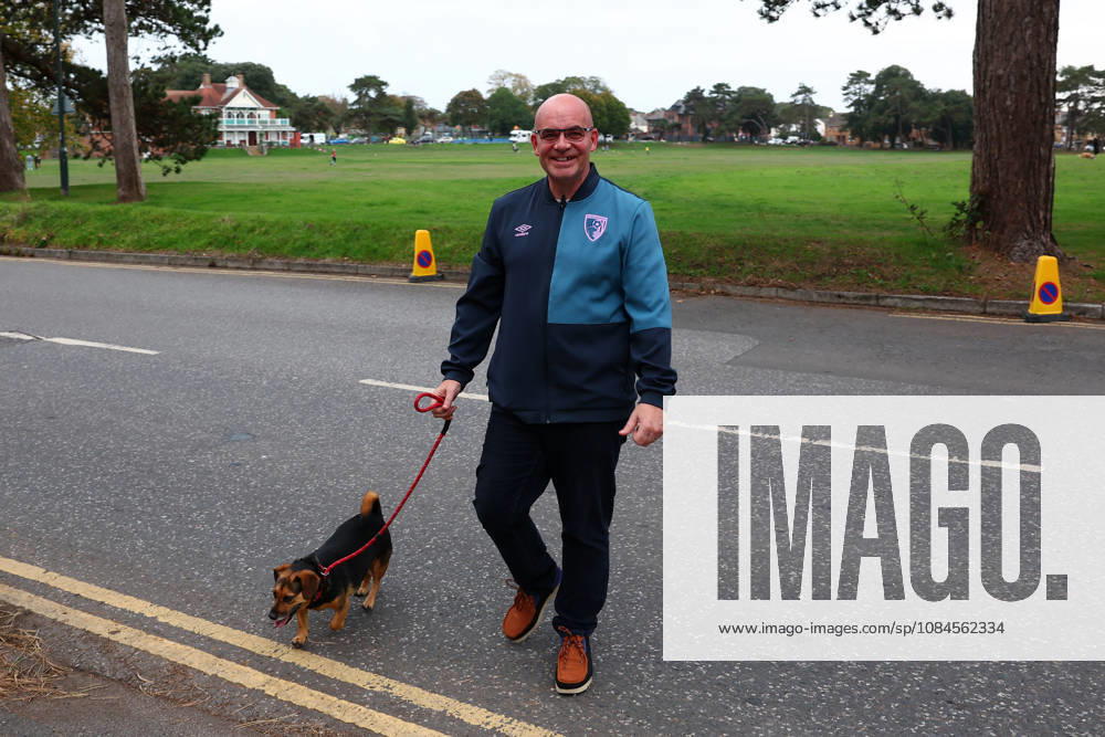 Bournemouth, England, 15th October 2026. Bournemouth fan walking his dog before the AFC Bournemouth vs Sturm Graz UEFA Europa League match at the Vitality Stadium, Bournemouth. Picture credit should read: Paul Terry Sportimage . SPI_004_PT_Bournemouth_Sturm_Graz SPI-5072-0004