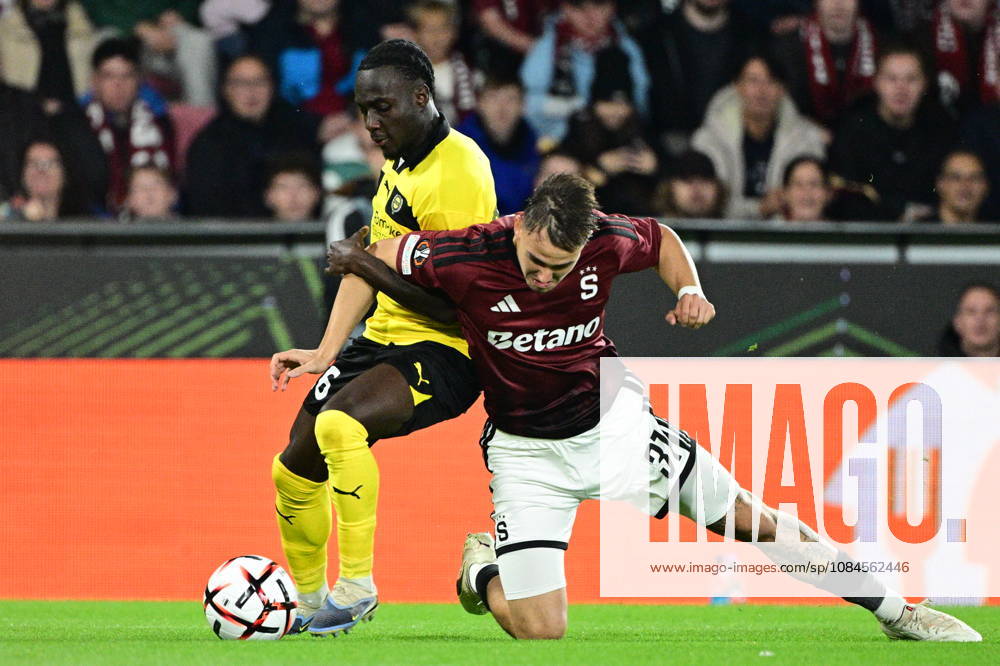 Football European League, 2nd round match Sparta Praha vs Lillestrom SK in Prague, Czech Republic, October 15, 2026. From left Yaw Paintsil of Lillestrom, Matej Jurasek of Sparta. (CTKxPhoto MichalxKamaryt) CTKPhotoP2026101507497 CTKPhotoP2026101507497
