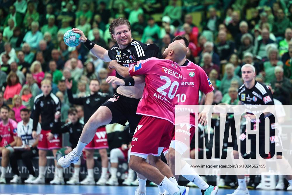 Maciej Gebala (HC Erlangen), No. 77, in a duel with David Cyrill Akakpo (HSG Wetzlar), GER; HSG Wetzlar vs. HC Erlangen, Handball, Opel Handball Bundesliga, Matchday 9, 2026–2027 season, October 15, 2026, GER, HSG Wetzlar vs. HC Erlangen, Handball, Opel Handball Bundesliga, Matchday 9, 2026–2027 season, October 15, 2026, Wetzlar