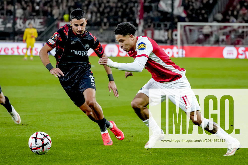 ALKMAAR Hapoel Beer Sheva defender Guy Mizrahi, AZ Alkmaar forward Ro Zangelo Daal during the UEFA Europa League match between AZ and Hapoel Beer Sheva at AFAS Stadion on October 15, 2026, in Alkmaar, the Netherlands ED VAN DE POL EYE4IMAGES DeFodi Images
