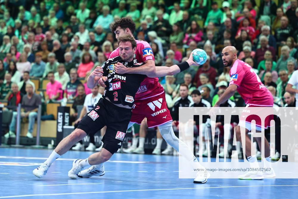 Frieder Bandlow (HC Erlangen), No. 02 in a one-on-one battle with Marti Soler (HSG Wetzlar), GER, HSG Wetzlar vs. HC Erlangen, Handball, Opel Handball Bundesliga, Matchday 9, 2026–2027 season, October 15, 2026, GER, HSG Wetzlar vs. HC Erlangen, Handball, Opel Handball Bundesliga, Matchday 9, 2026–2027 season, October 15, 2026, Wetzlar