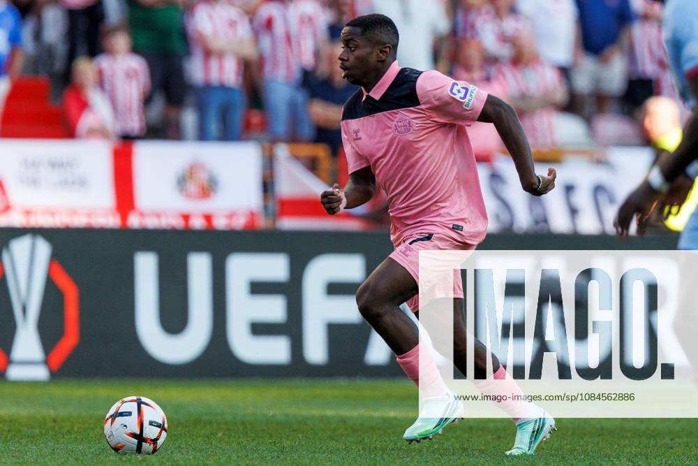 Noah Sadiki of Sunderland runs with the ball Torreense v Sunderland, UEFA Europa League, Football, Estadio Dr. Magalhaes Pessoa, Leiria, Portugal - 15 Oct 2026Leiria Estadio Dr. Magalhaes Pessoa Portugal