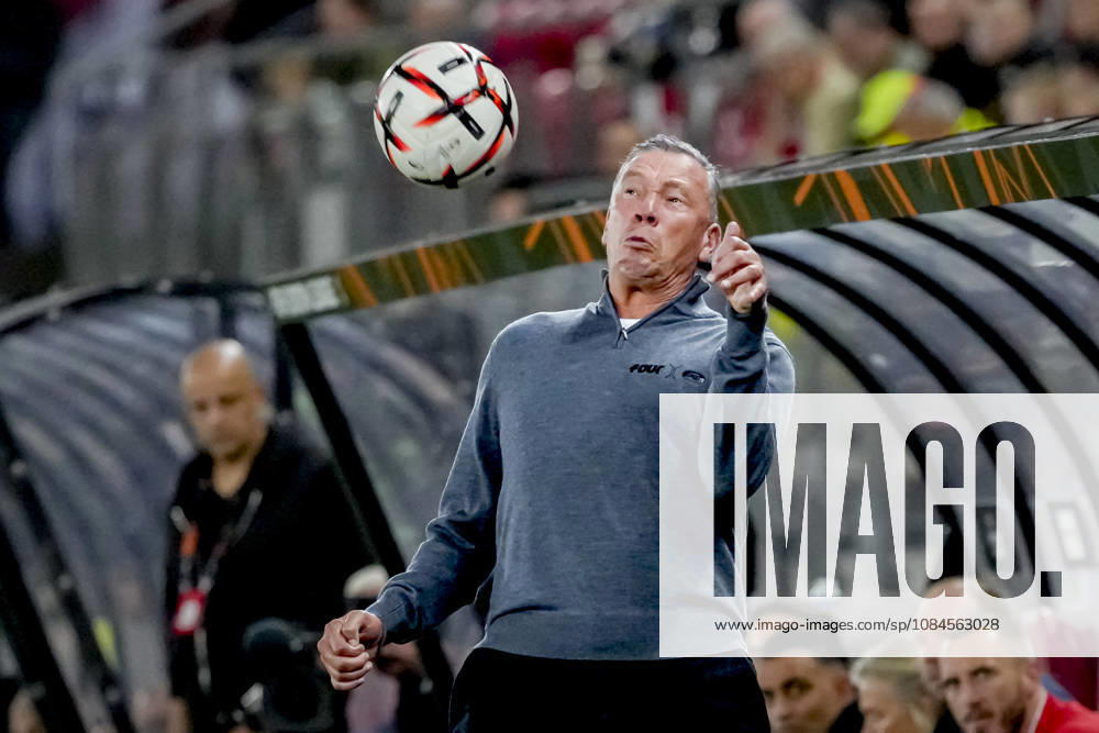 ALKMAAR AZ Alkmaar coach Leeroy Echteld during the UEFA Europa League match between AZ and Hapoel Beer Sheva at AFAS Stadium on October 15, 2026, in Alkmaar, the Netherlands ED VAN DE POL EYE4IMAGES DeFodi Images